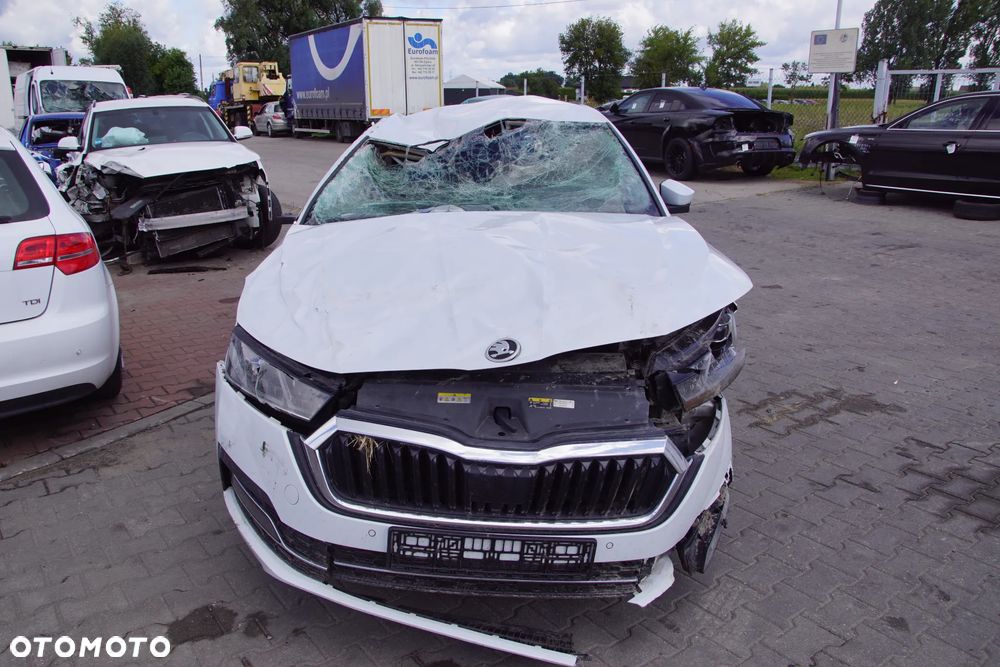 Auto na części - Skoda Octavia IV 2.0 TDI 150 KM DTTC VCW LS9R 2023R Silnik Skrzynia Drzwi Błotnik Lampa Lusterko Klamka Szyba Deska Kokpit Sterownik Moduł Czujnik Licznik Wyświetlacz Panel Kierownica - 2