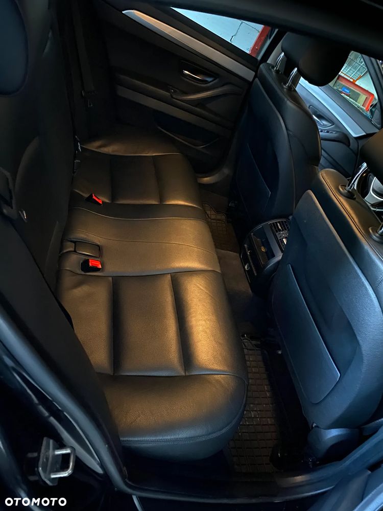 BMW Seria 5 520d xDrive - 11