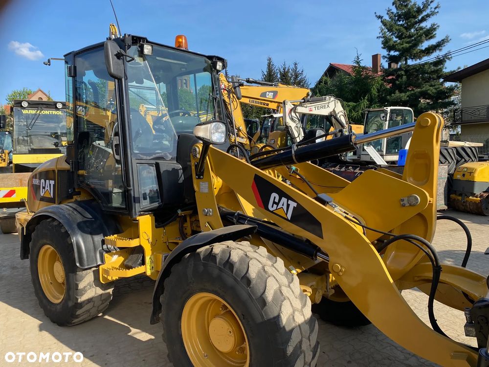 Caterpillar CAT 908H2, 2014 ROK, 6000 MTH, ŁYŻKA OTWIERANA + WIDŁY, z NIEMIEC, - 11