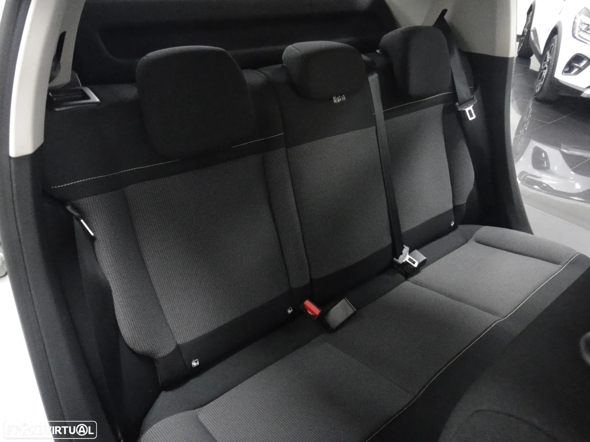 Citroën C3 1.2 PureTech Shine EAT6 - 16