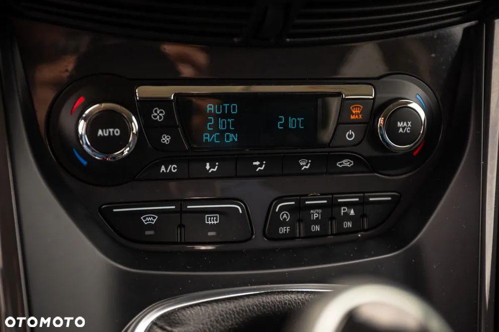 Ford Kuga 2.0 TDCi 2x4 SYNC - 32