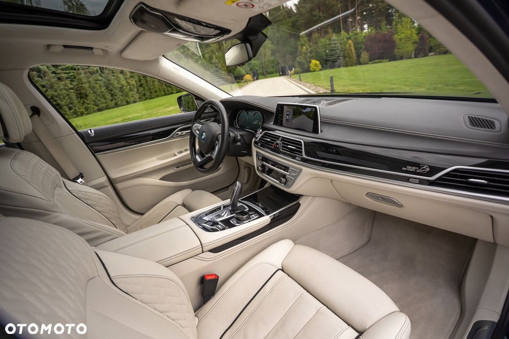 BMW Seria 7 750Li xDrive - 27