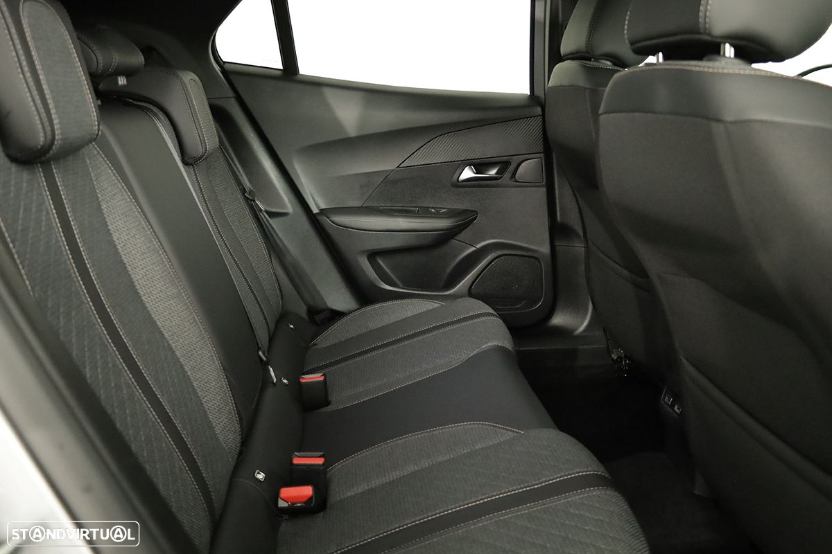 Peugeot 2008 1.2 PureTech Allure - 23