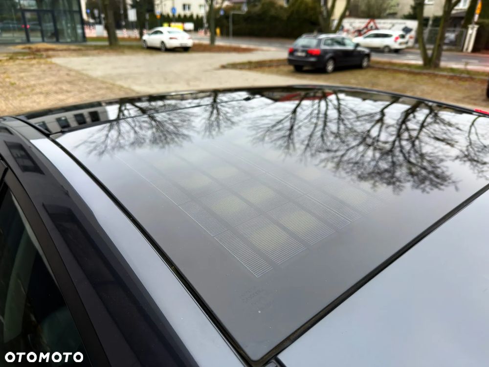 Toyota Prius (Hybrid) Executive - 8