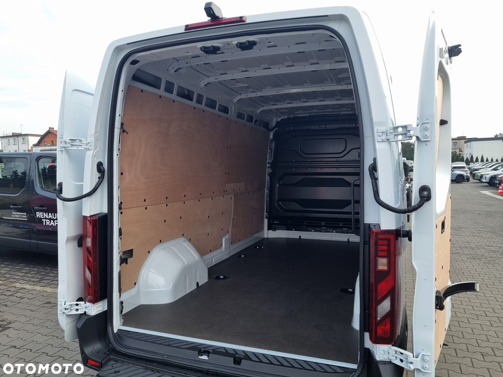 Renault Master Renault Nowy Master Furgon FWD EXTRA 3,5T L3H2 2.0dCi 150KM MT6 - 9