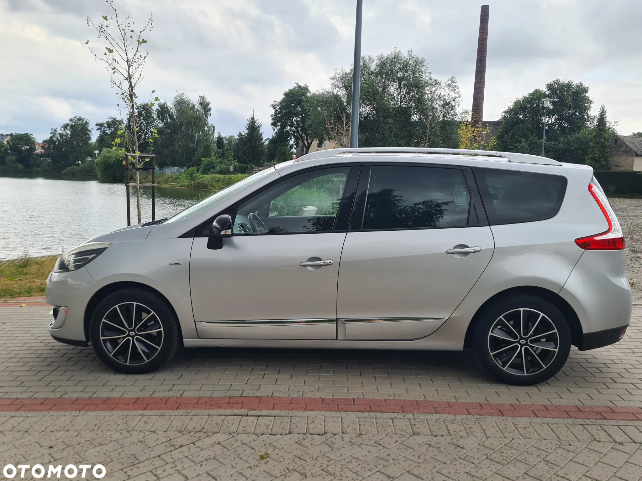 Renault Scenic dCi 160 Bose Edition - 16