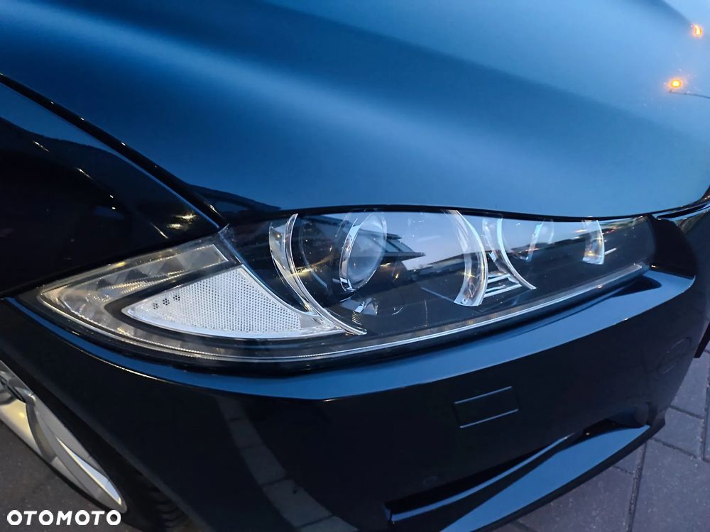 Jaguar XF 2.2 D R-Sport - 36