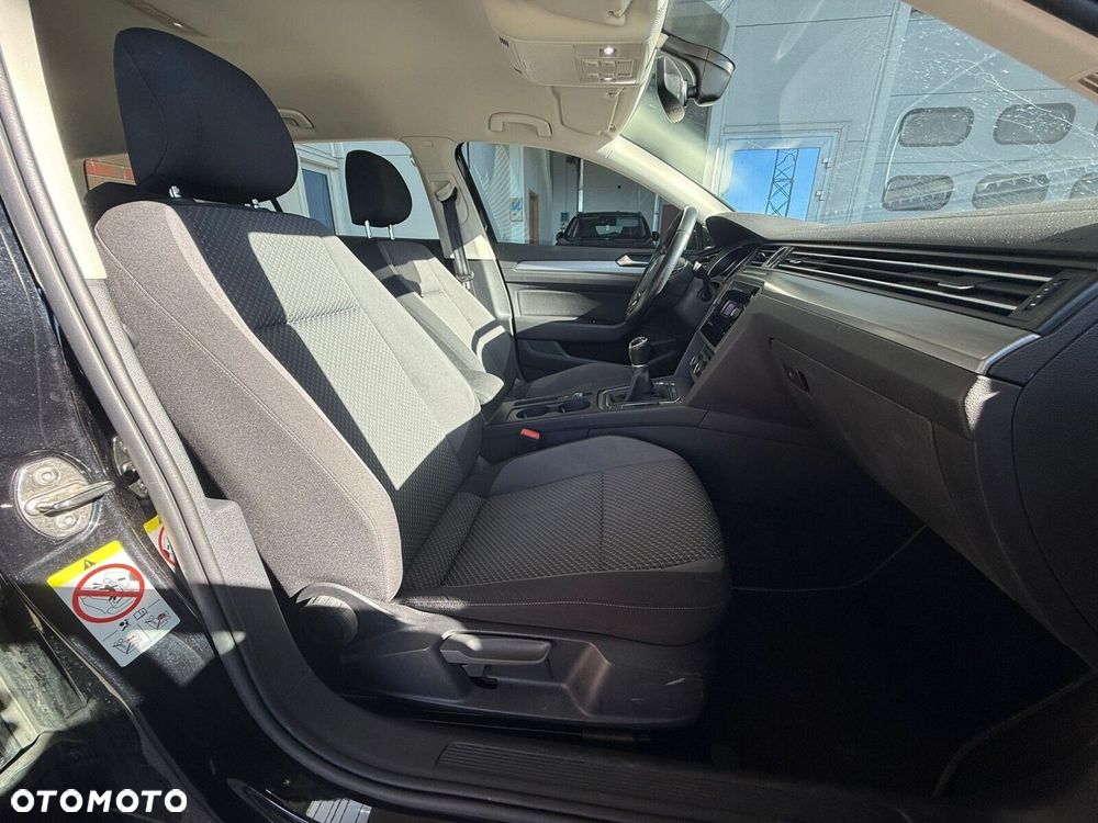 Volkswagen Passat - 13