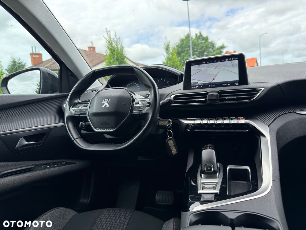 Peugeot 3008 PureTech 130 Stop & Start GPF EAT8 Allure Business-Paket - 31