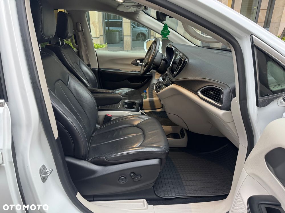 Chrysler Pacifica - 27