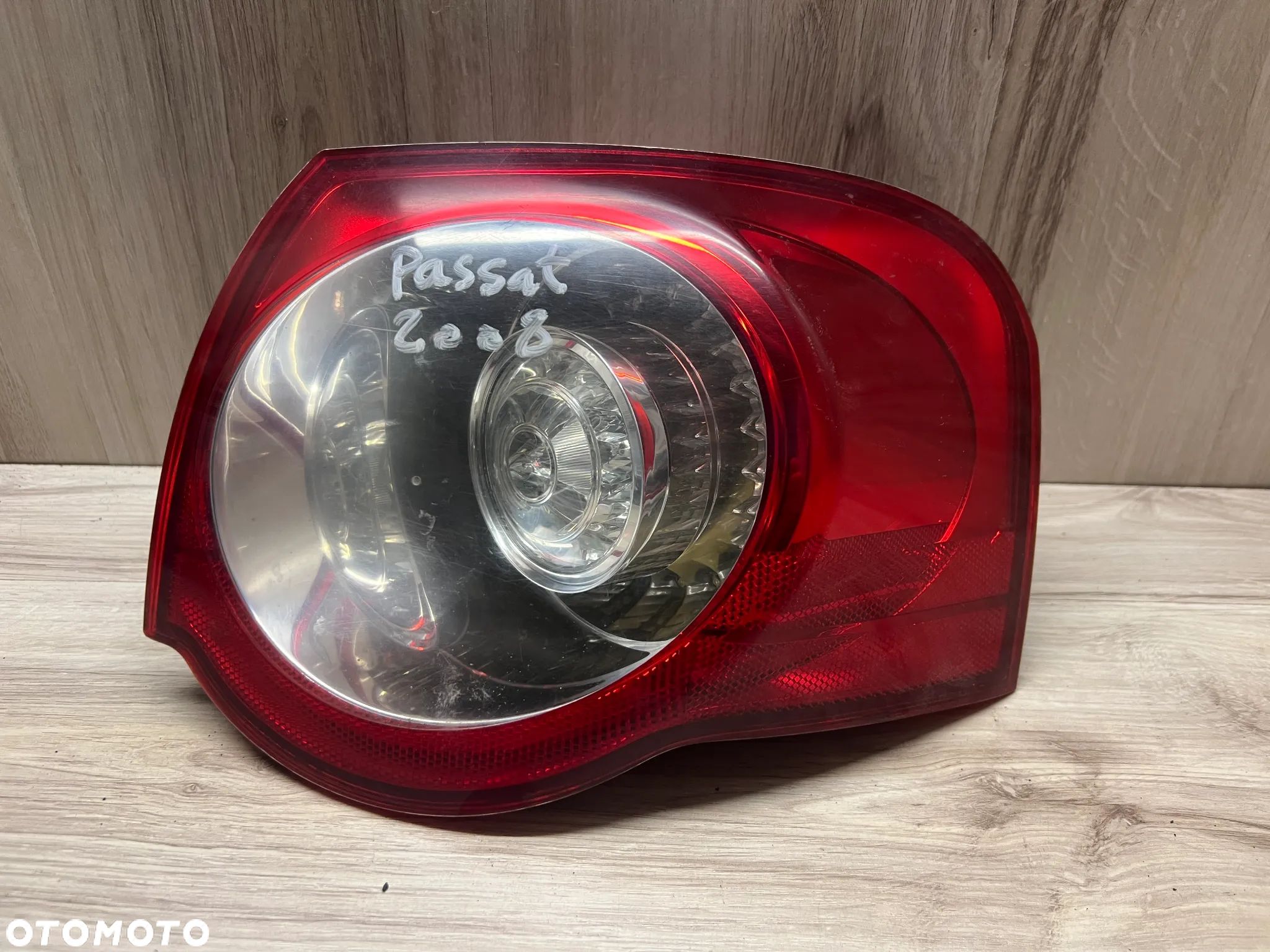 LAMPA TYLNA PRAWA VW PASSAT B6 KOMBI - 1