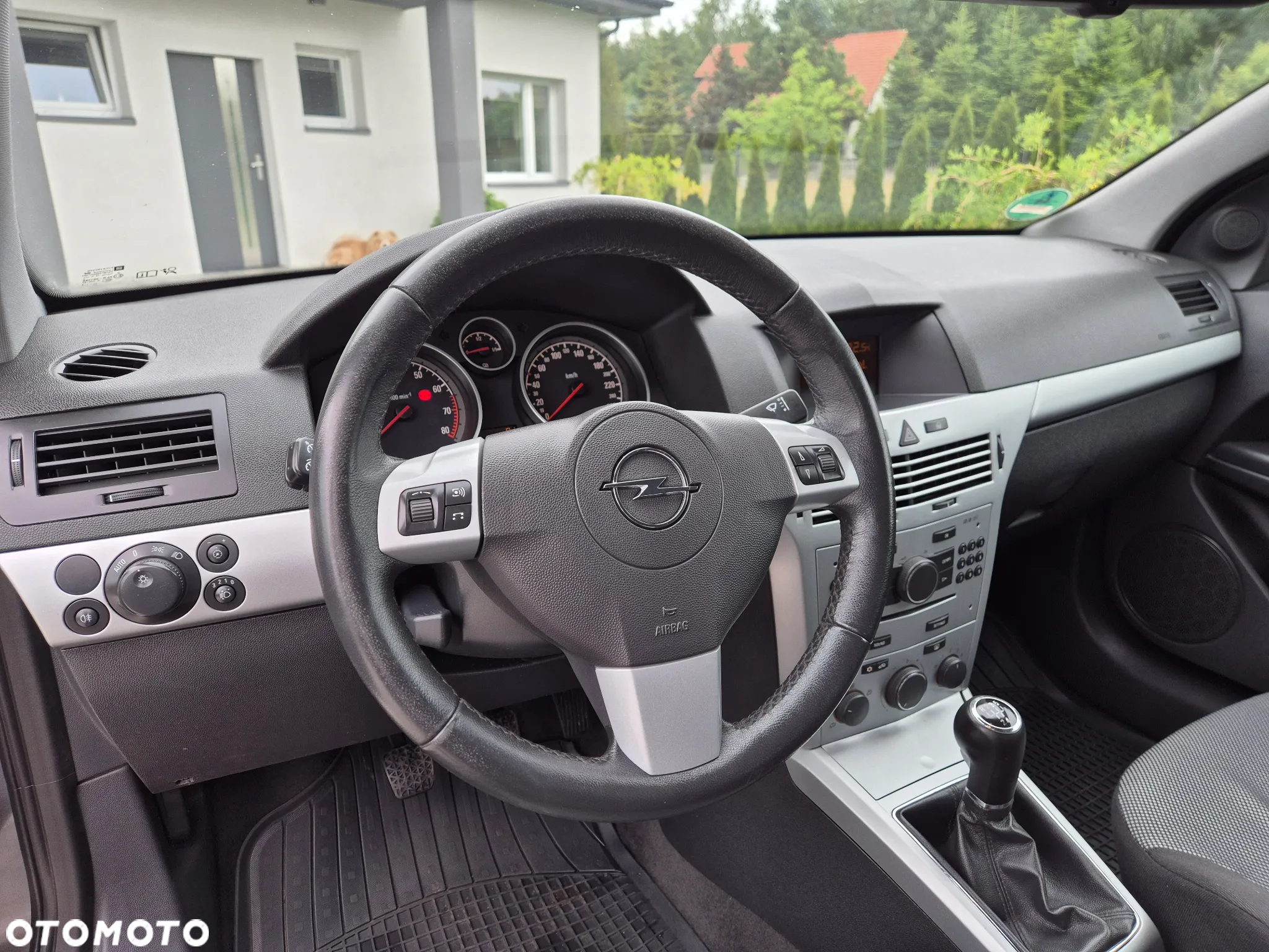 Opel Astra GTC 1.6 - 22