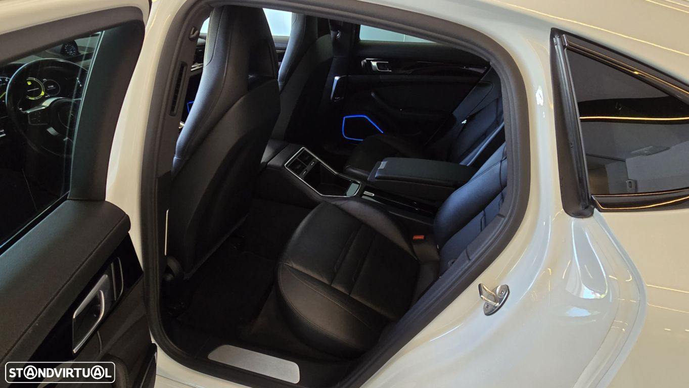 Porsche Panamera 4 E-Hybrid - 42