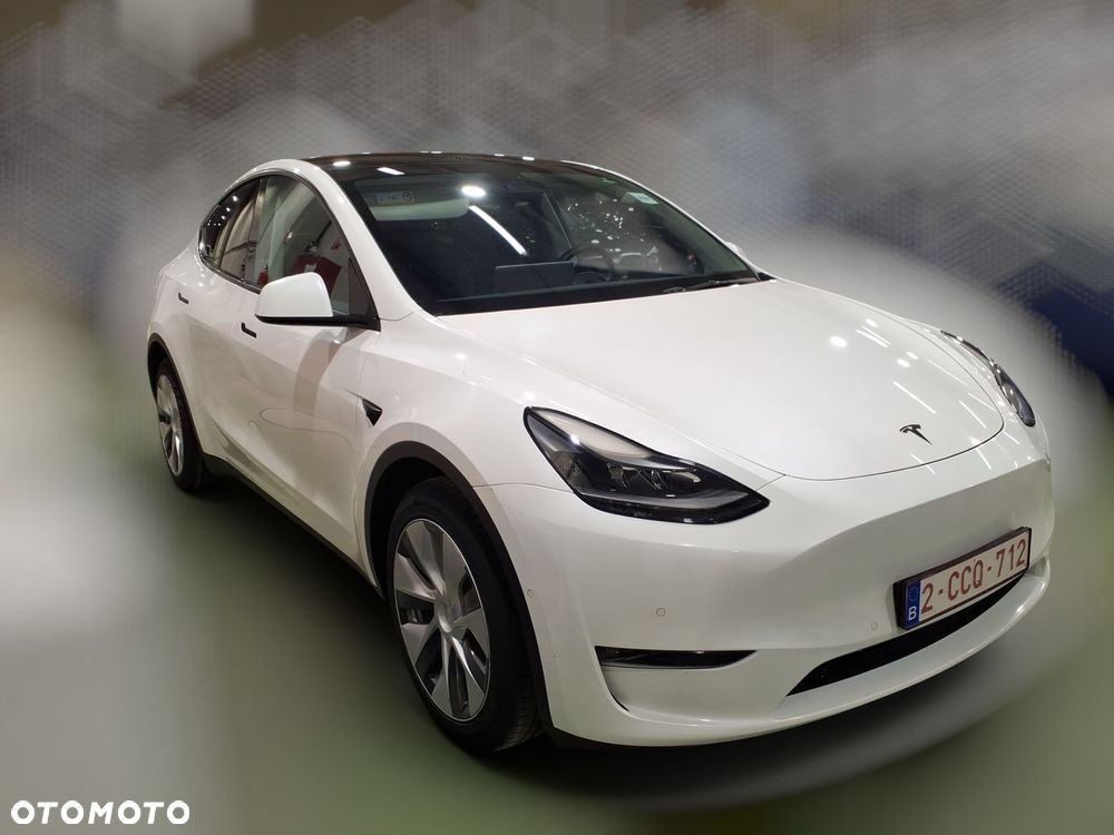 Tesla Model Y Long Range AWD - 3
