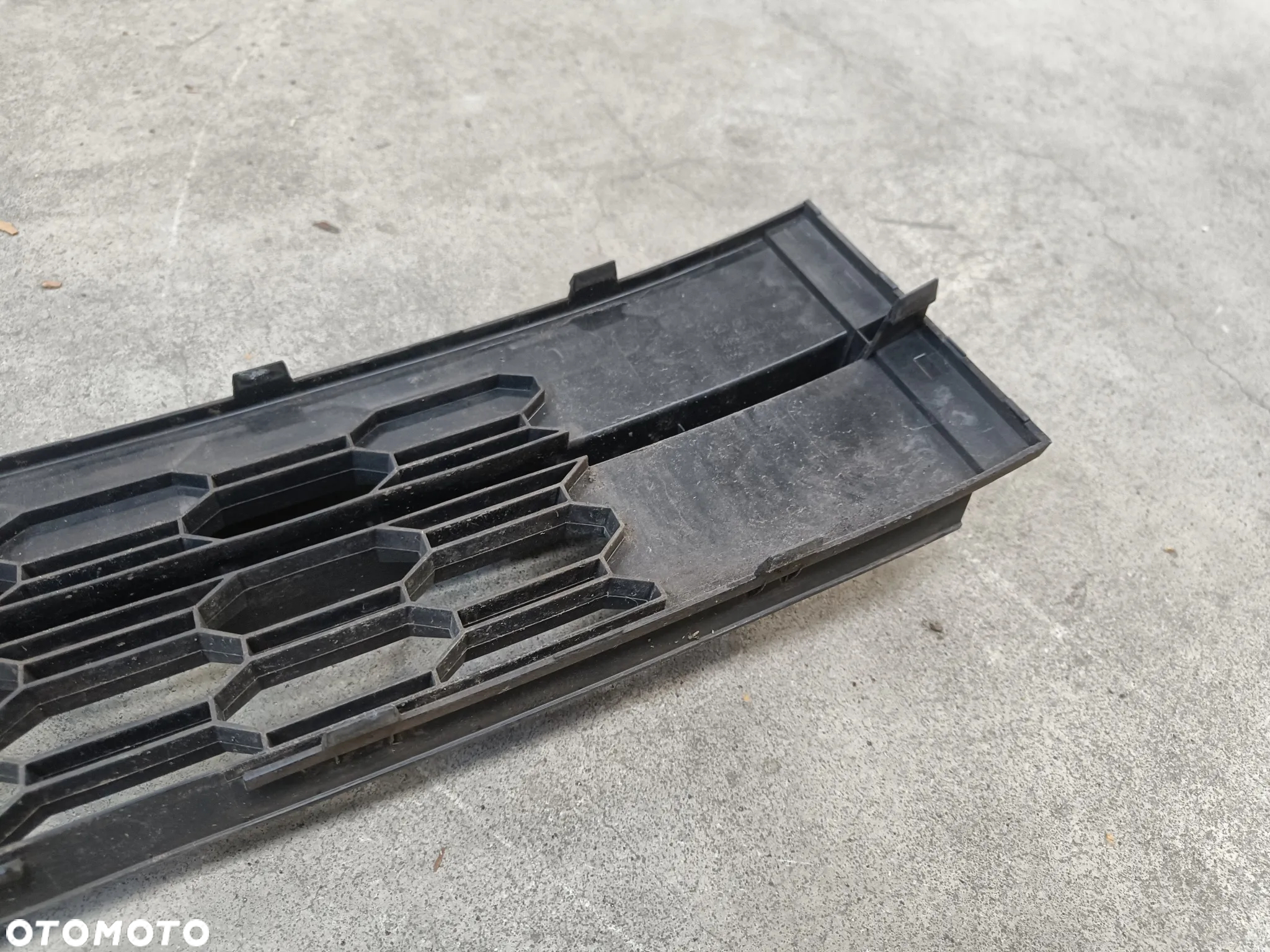 Kratka Środkowa Zderzaka Skoda Octavia 3 III FL Lift Atrapa Zaślepka 5E0853677L - 9