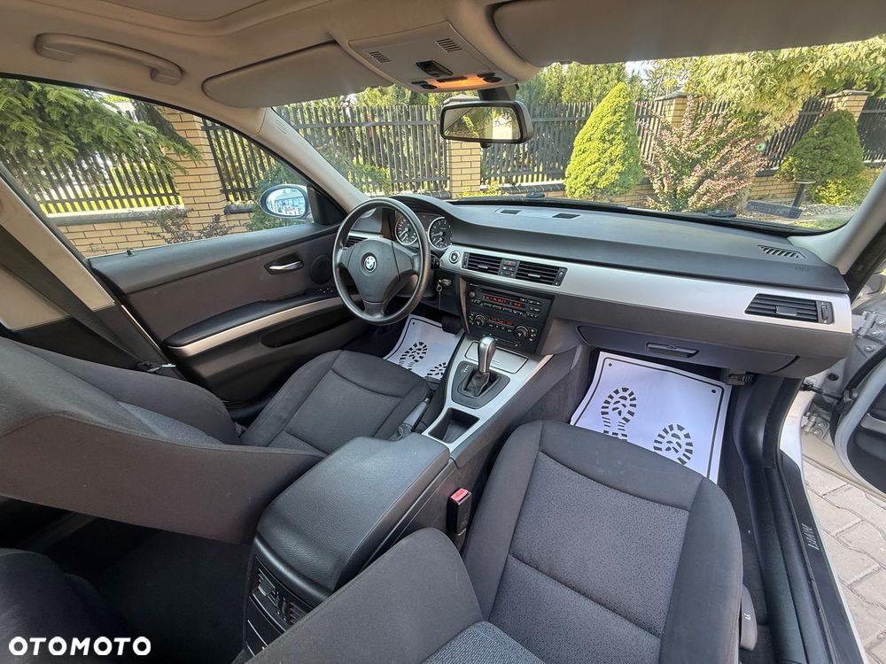 BMW Seria 3 325i - 23