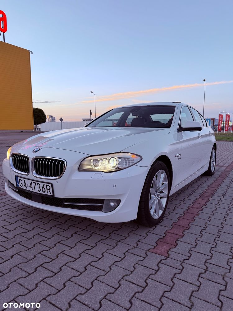 BMW Seria 5 530d xDrive Luxury Line - 1