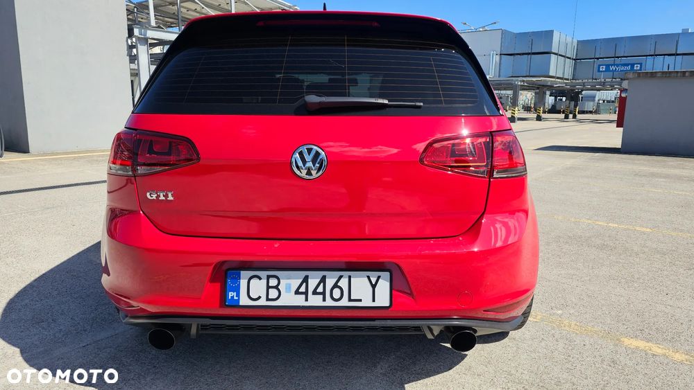 Volkswagen Golf - 22