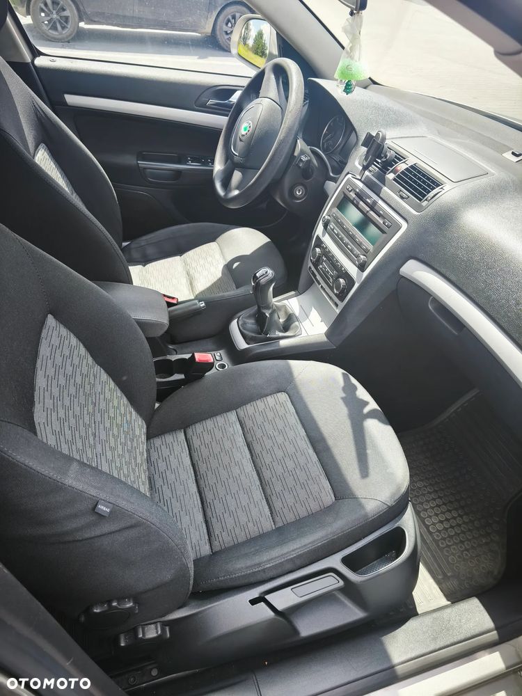 Skoda Octavia 2011 photo 3