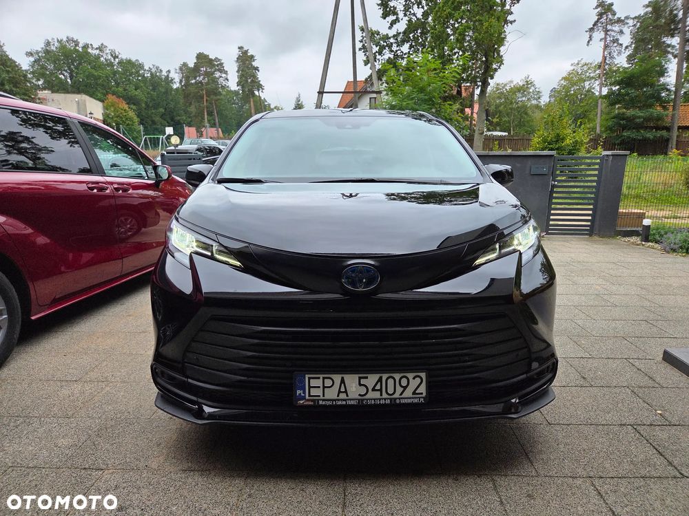 Toyota Sienna - 2