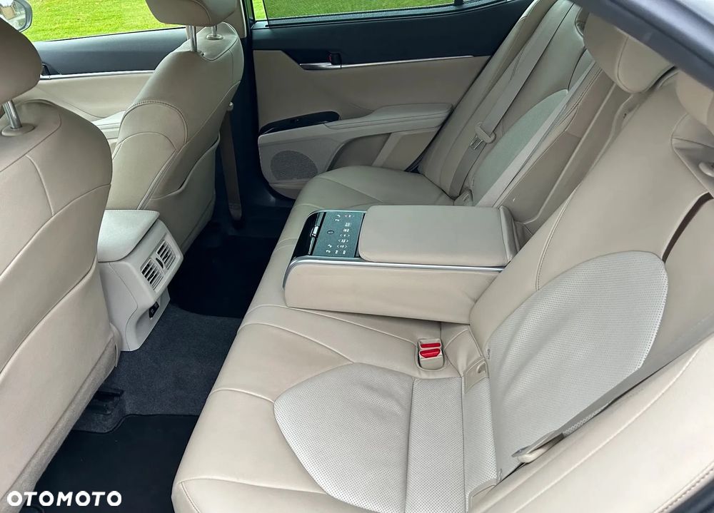 Toyota Camry - 9