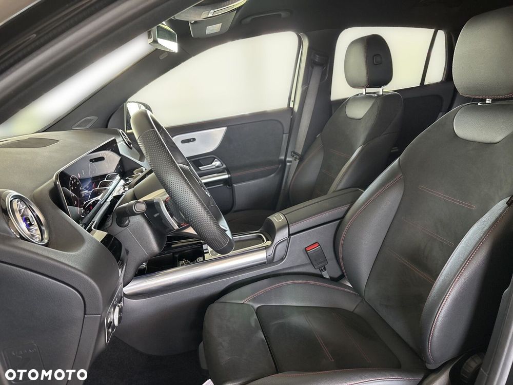 Mercedes-Benz GLA - 16