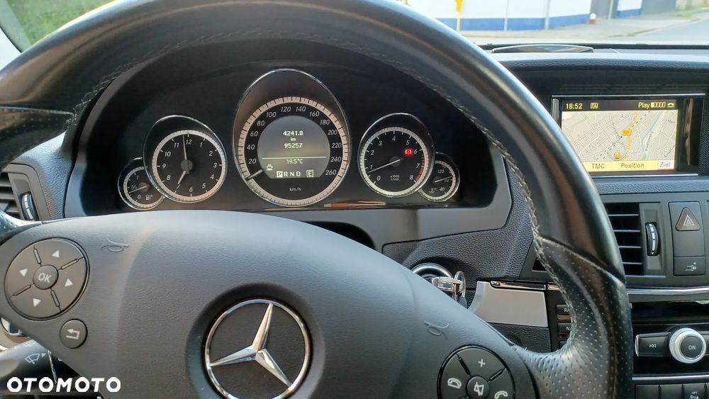 Mercedes-Benz Klasa E 200 CGI Coupe BlueEFFICIENCY Automatik Avantgarde - 24