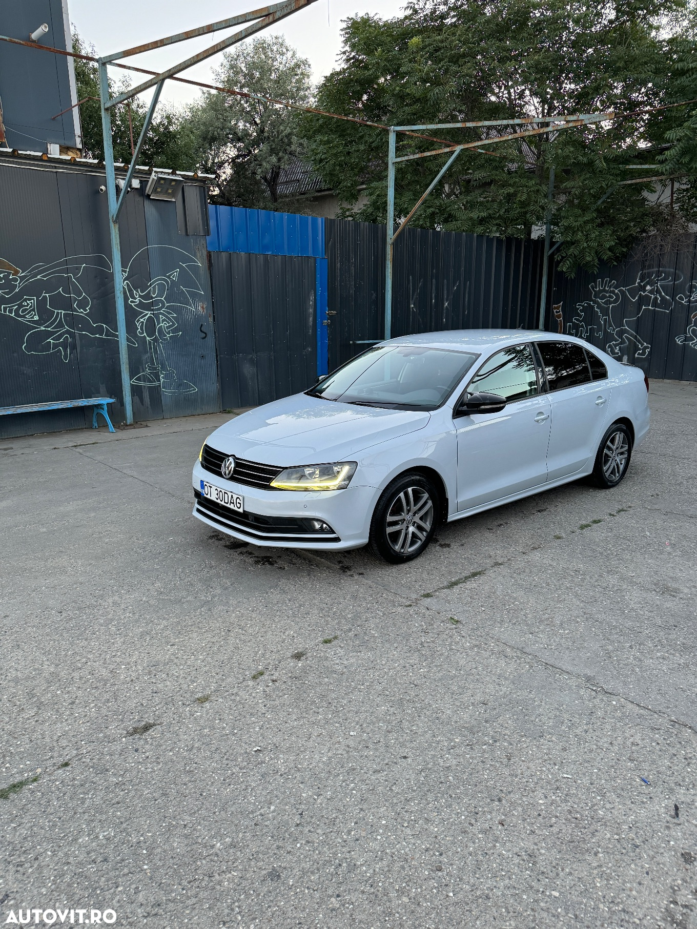 Volkswagen Jetta 2.0 TDI Comfortline - 8