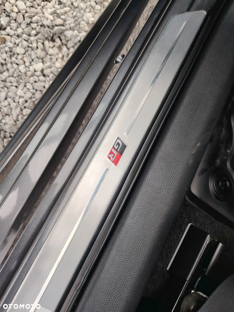 Toyota Corolla 2.0 Hybrid GR Sport Dynamic - 17