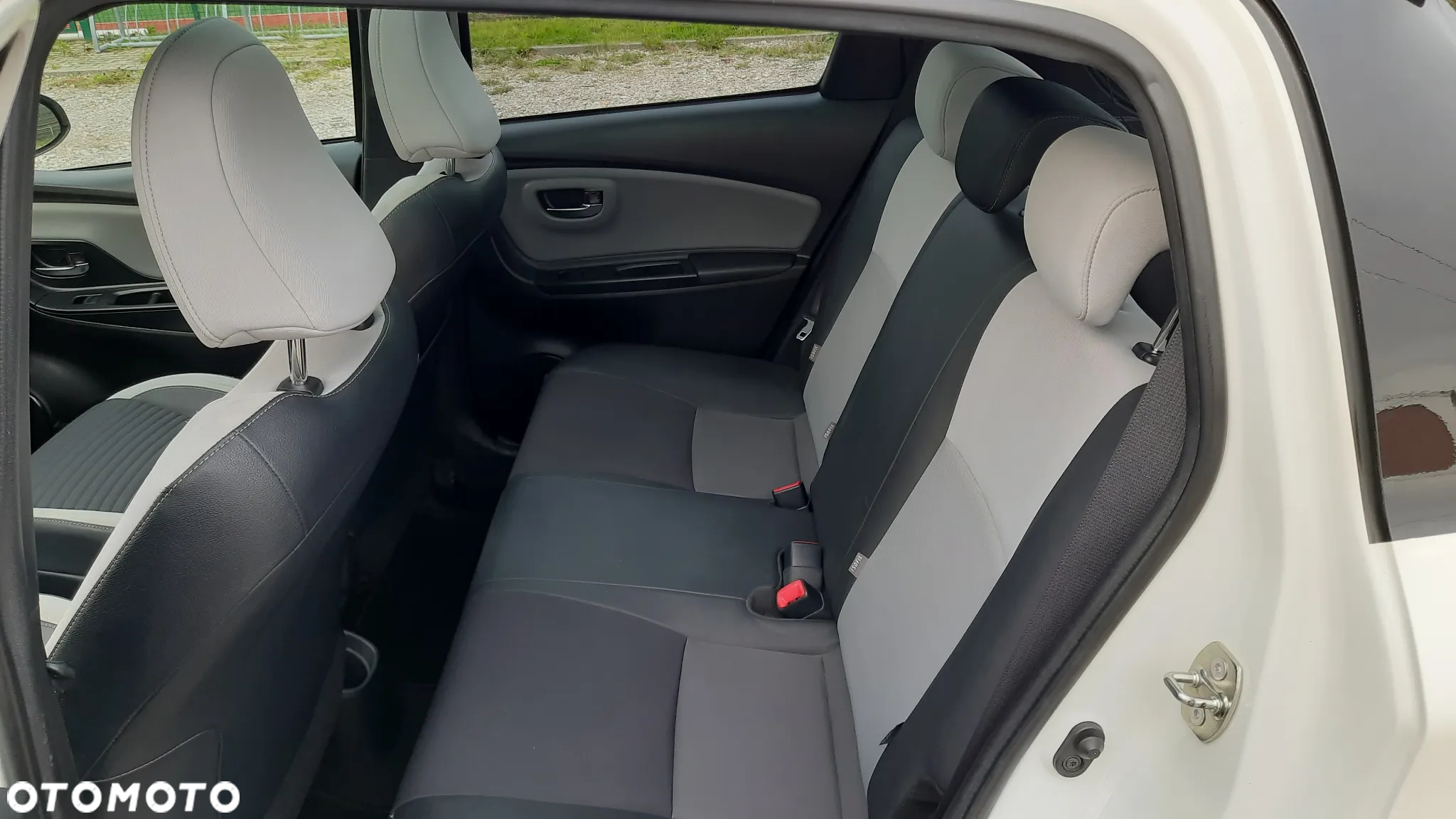 Toyota Yaris Hybrid 1.5 VVT-i Style Selection - 29