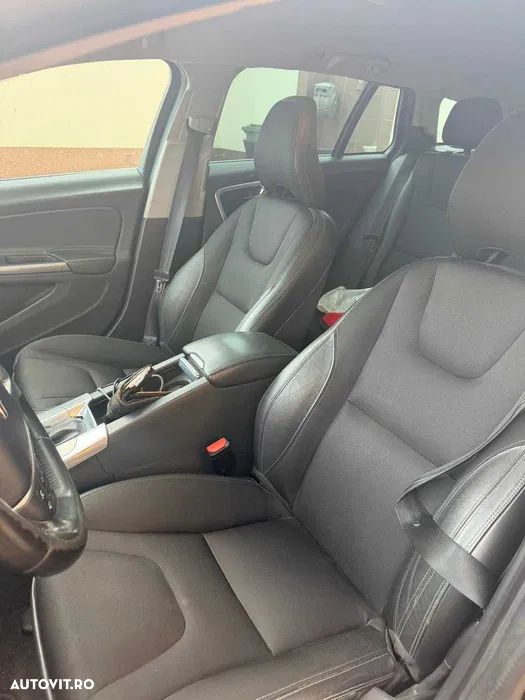 Volvo V60 D4 AWD Momentum - 4