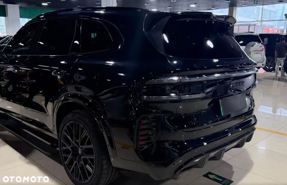 ZEEKR 8X - 3