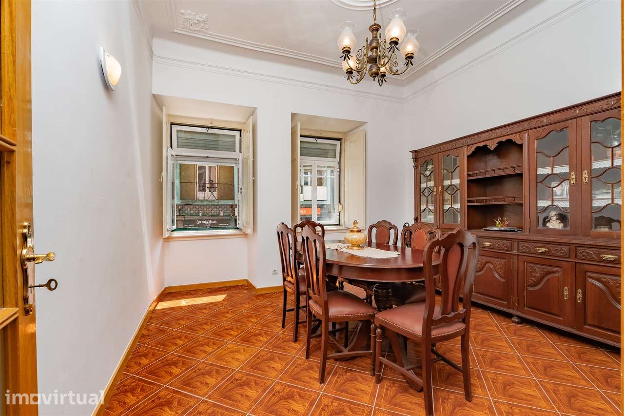 Apartamento T3 em Arroios – Charme clássico no coração de Lisboa - Grande imagem: 2/29