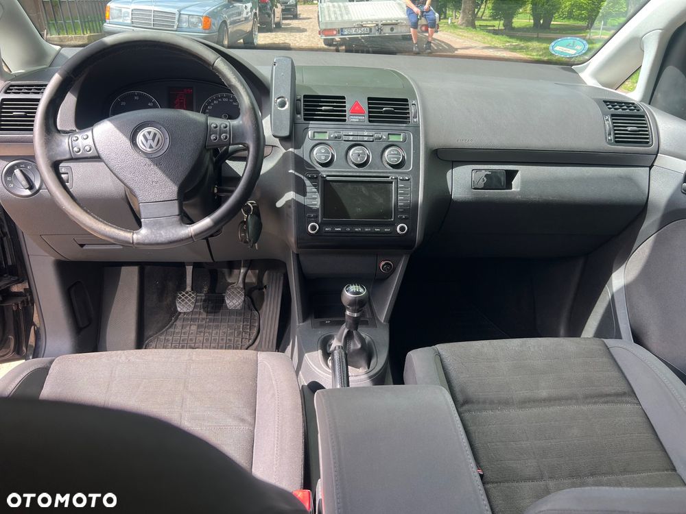 Volkswagen Touran - 9