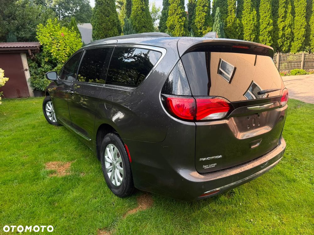 Chrysler Pacifica - 7