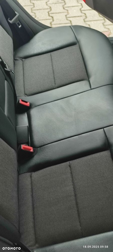 Mercedes-Benz Klasa E 220 CDI DPF BlueEFFICIENCY Automatik Avantgarde - 28