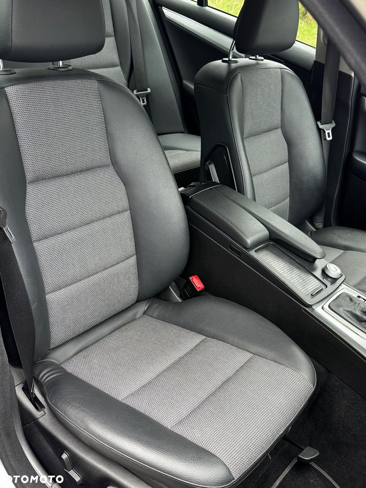 Mercedes-Benz Klasa C 180 CGI Automatik BlueEFFICIENCY Avantgarde - 15