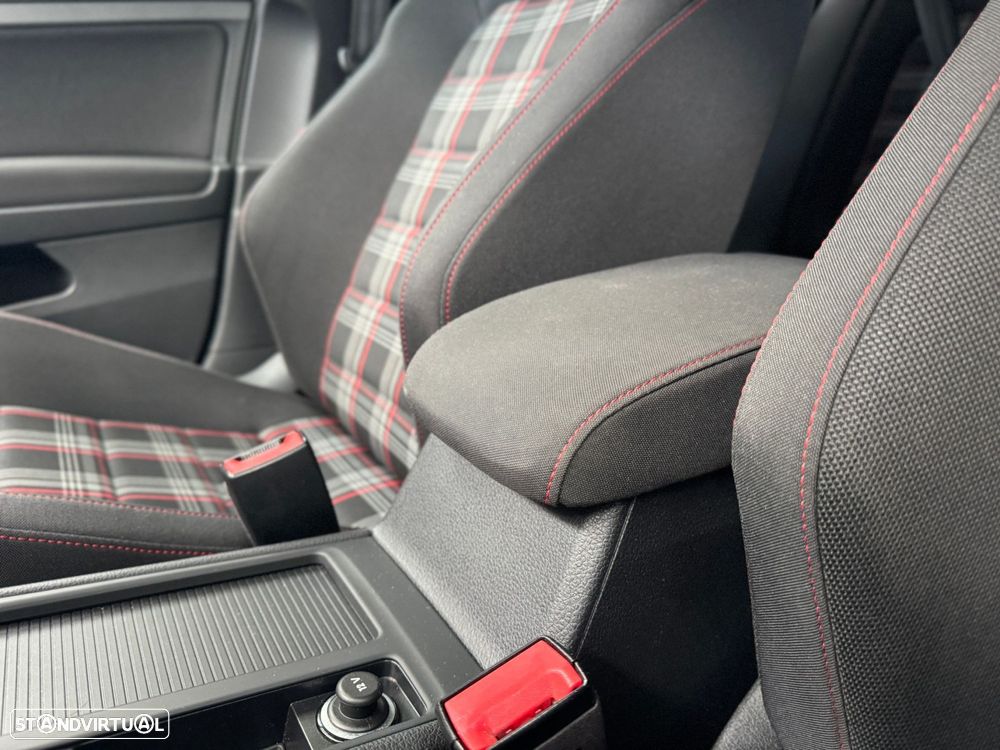 VW Golf 2.0 TSI GTI DSG Performance - 43