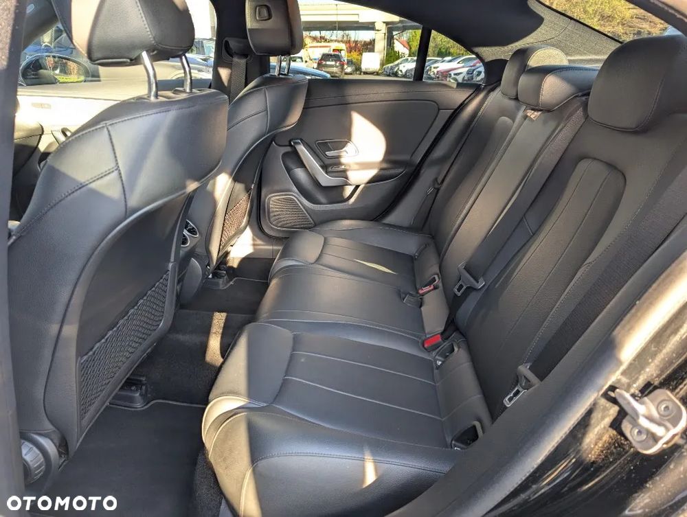 Mercedes-Benz CLA 180 Progressive 7G-DCT - 8