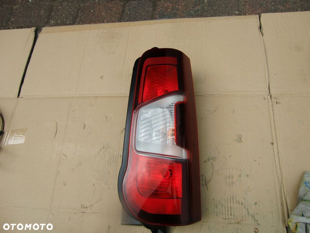 LAMPA PRAWA BERLINGO PARTNER COMBO ORY EUROPA - 1