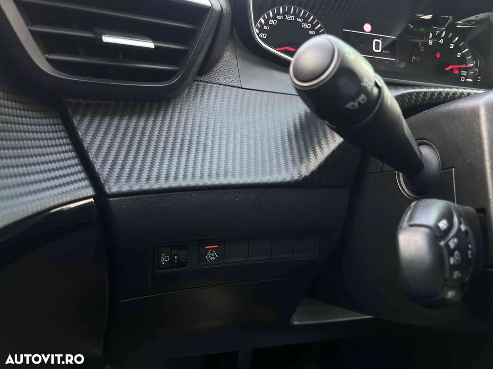Peugeot 208 - 11