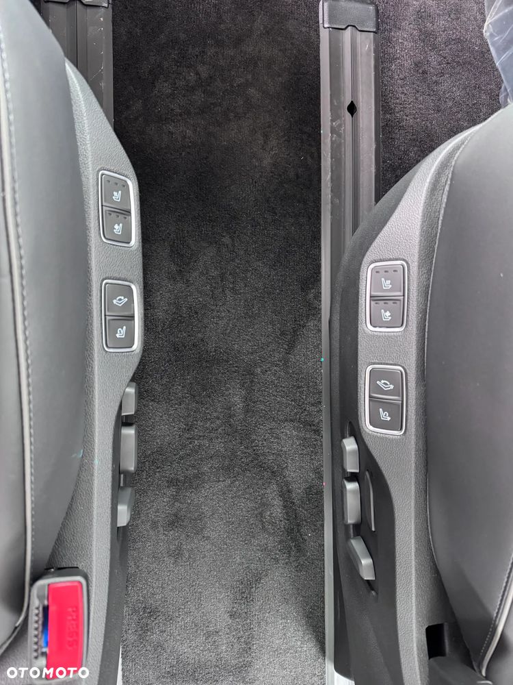 Hyundai Staria 1.6 T-GDI HEV Luxury - 15