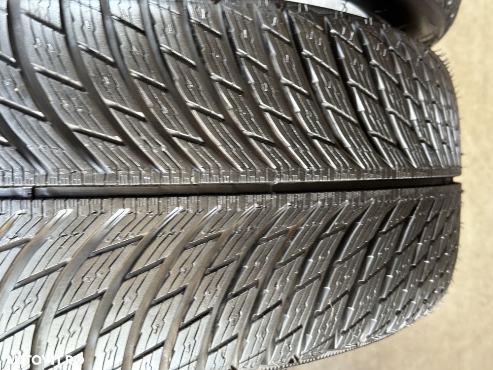 Vând 2 anvelope 225/40/19 michelin de iarnă noi - 3