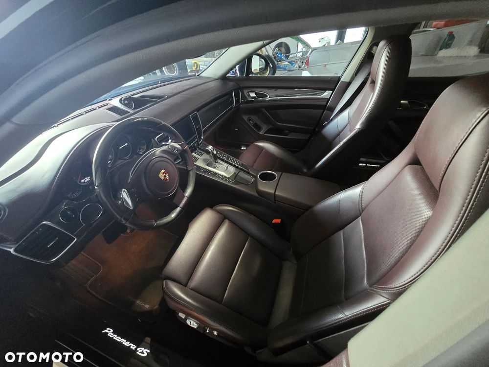 Porsche Panamera 4S - 9