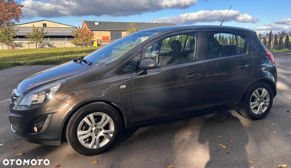 Opel Corsa 1.4 16V Cosmo - 12