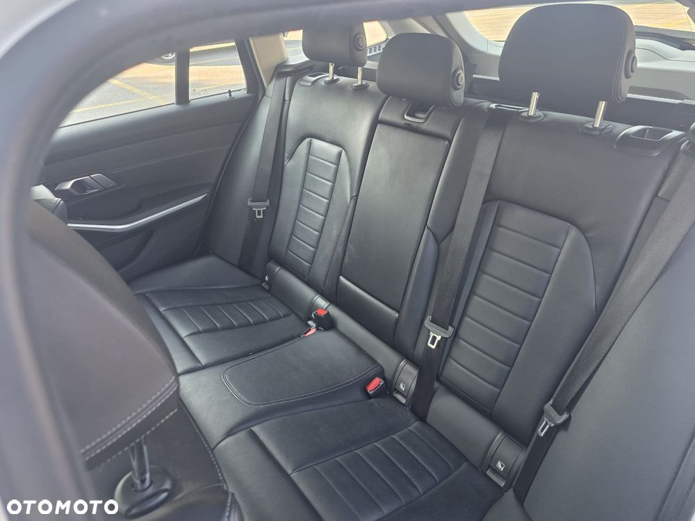 BMW Seria 3 318d - 18