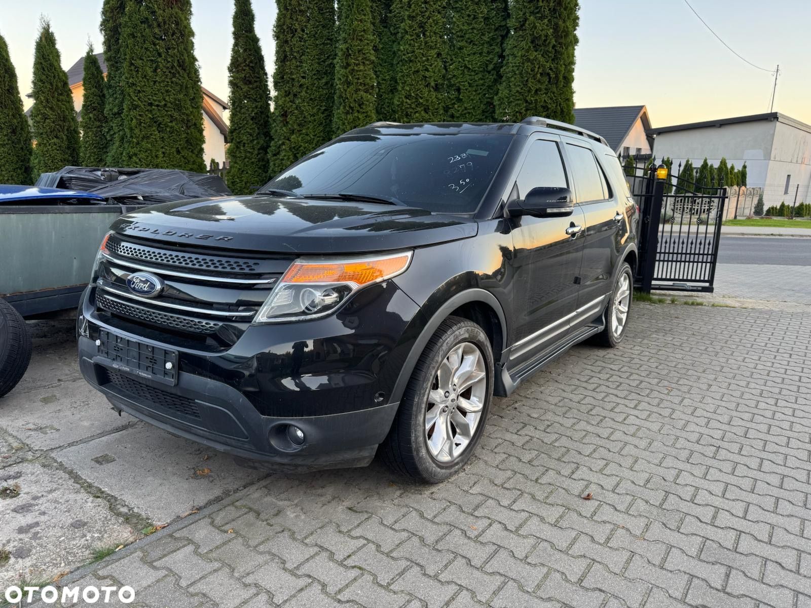 Ford Explorer - 1