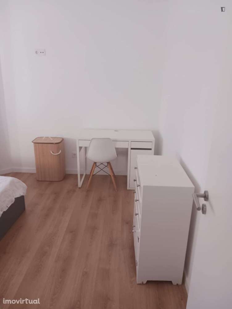 Quarto - localizado em Setubal - Grande imagem: 2/29