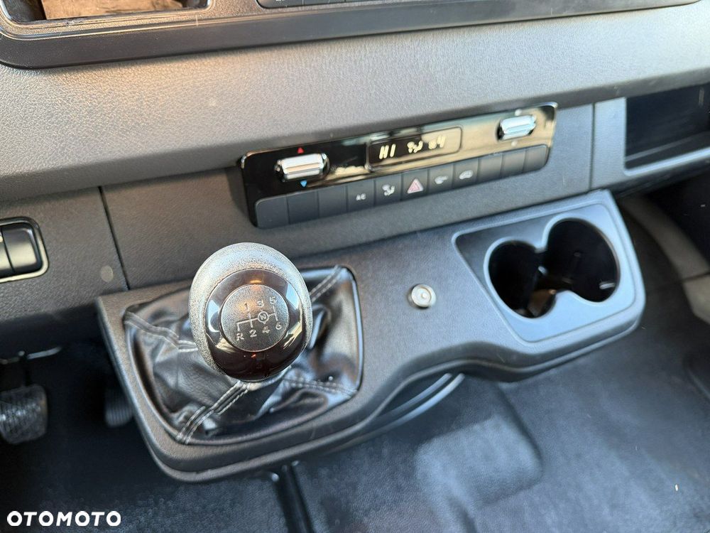 Mercedes-Benz Sprinter - 28