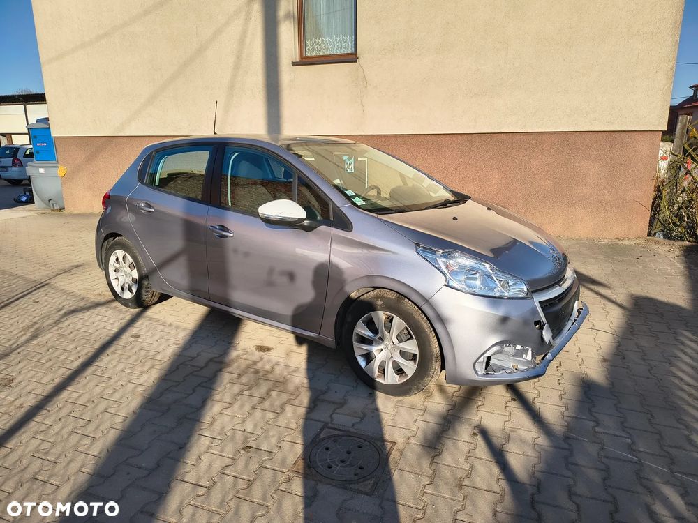 Peugeot 208 - 5